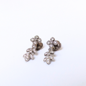 Boucles d'oreilles pendantes fleurs diamants