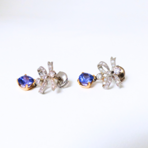 Boucles d'oreilles pendantes diamants et tanzanite