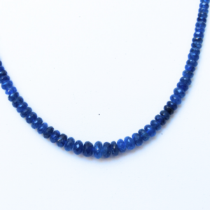 Collier de perle en saphir bleu