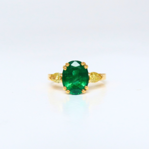 Bague émeraude et diamants jaune