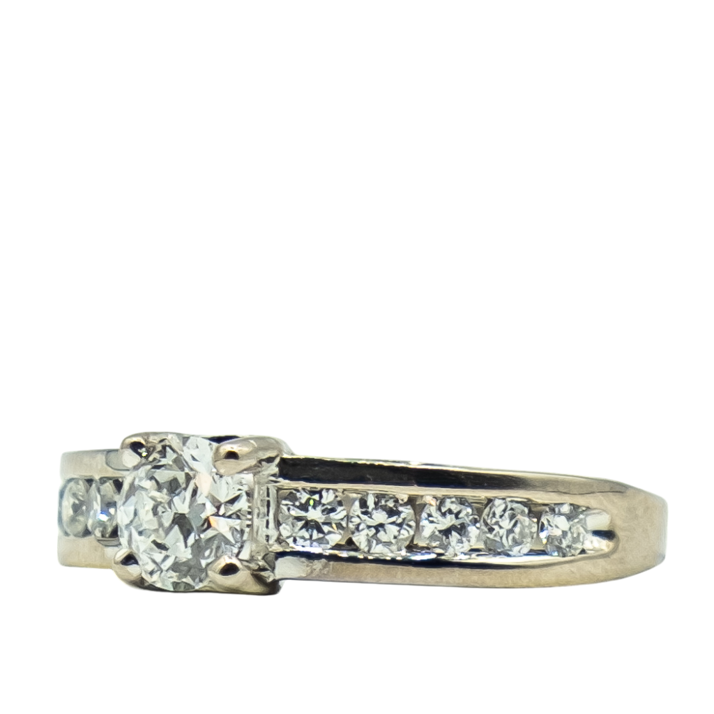 SOLITAIRE ACCOMPAGNÉ EN OR GRIS ET DIAMANTS