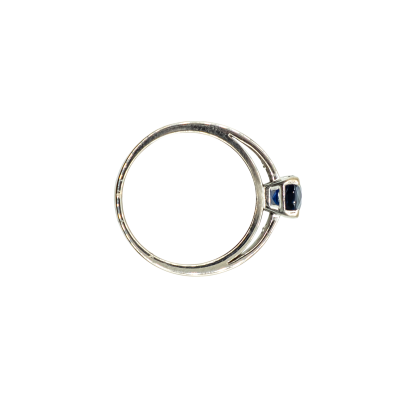 BAGUE OR GRIS AVEC SAPHIR ET DIAMANTS – Image 2