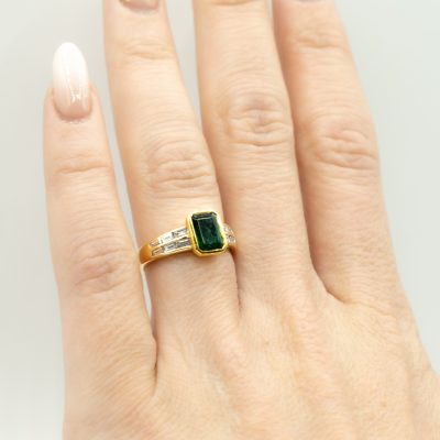 BAGUE EN OR JAUNE ÉMERAUDE ET DIAMANTS – Image 5