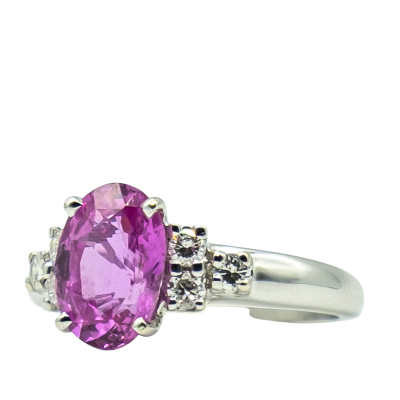 BAGUE EN OR GRIS AVEC SAPHIR ROSE ET DIAMANTS – Image 2