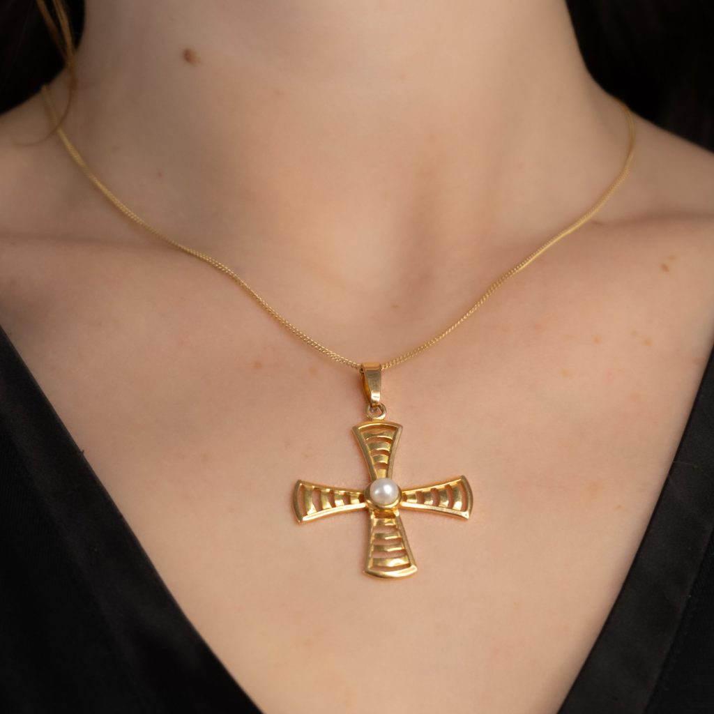 PENDENTIF CROIX EN OR JAUNE ET PERLE