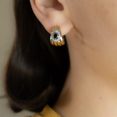BOUCLES D'OREILLES EN OR JAUNE AVEC SAPHIRS ET DIAMANTS – Image 6
