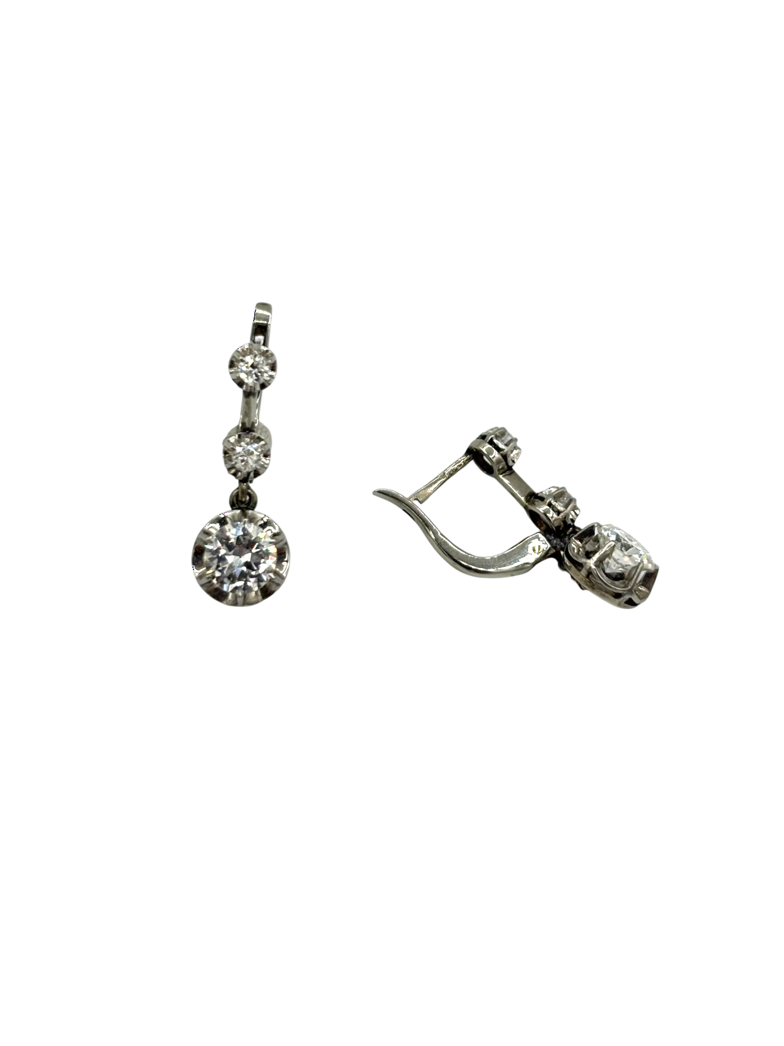 BOUCLES D'OREILLES PENDANTES TROIS DIAMANTS – Image 2