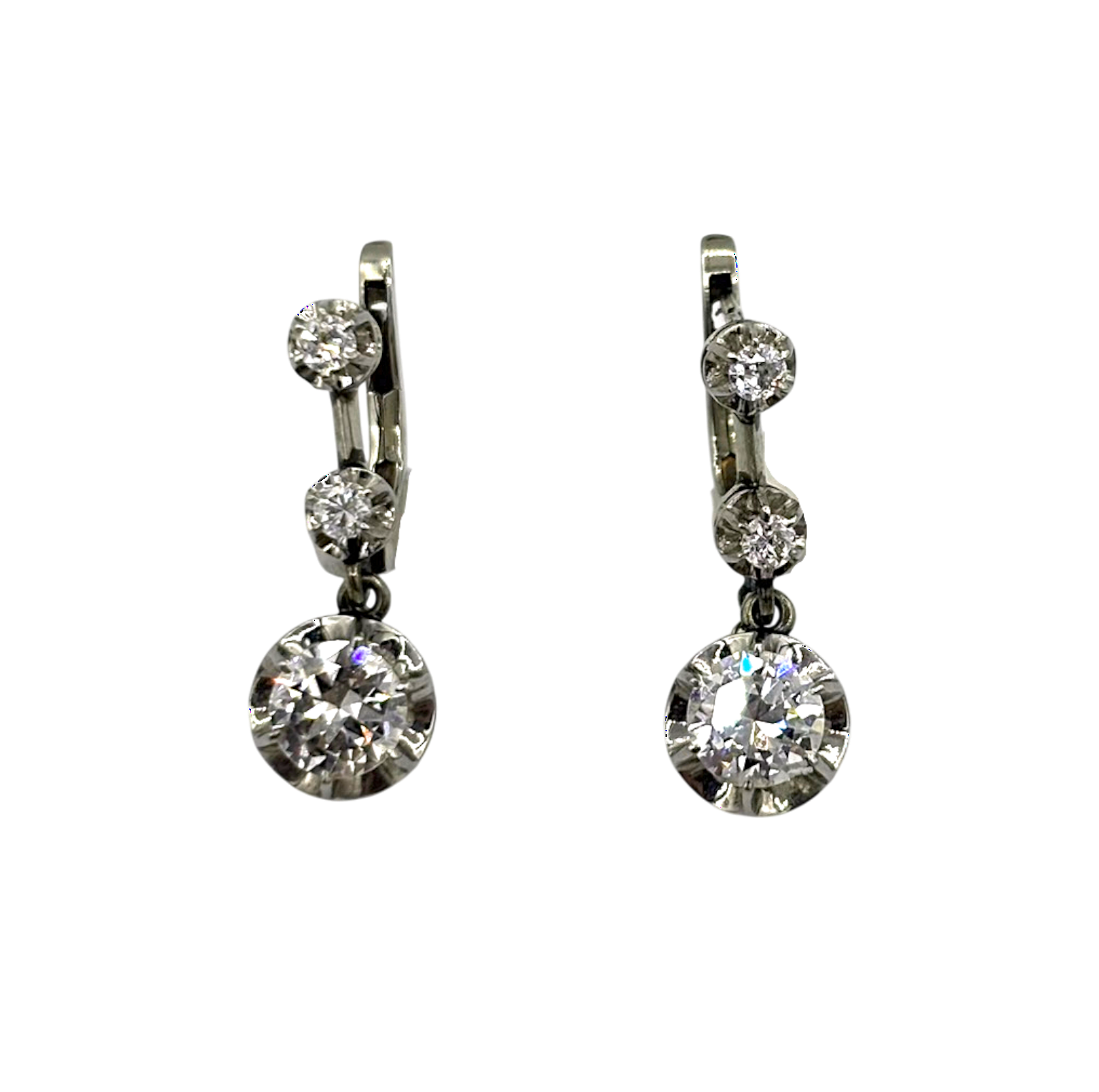 BOUCLES D'OREILLES PENDANTES TROIS DIAMANTS