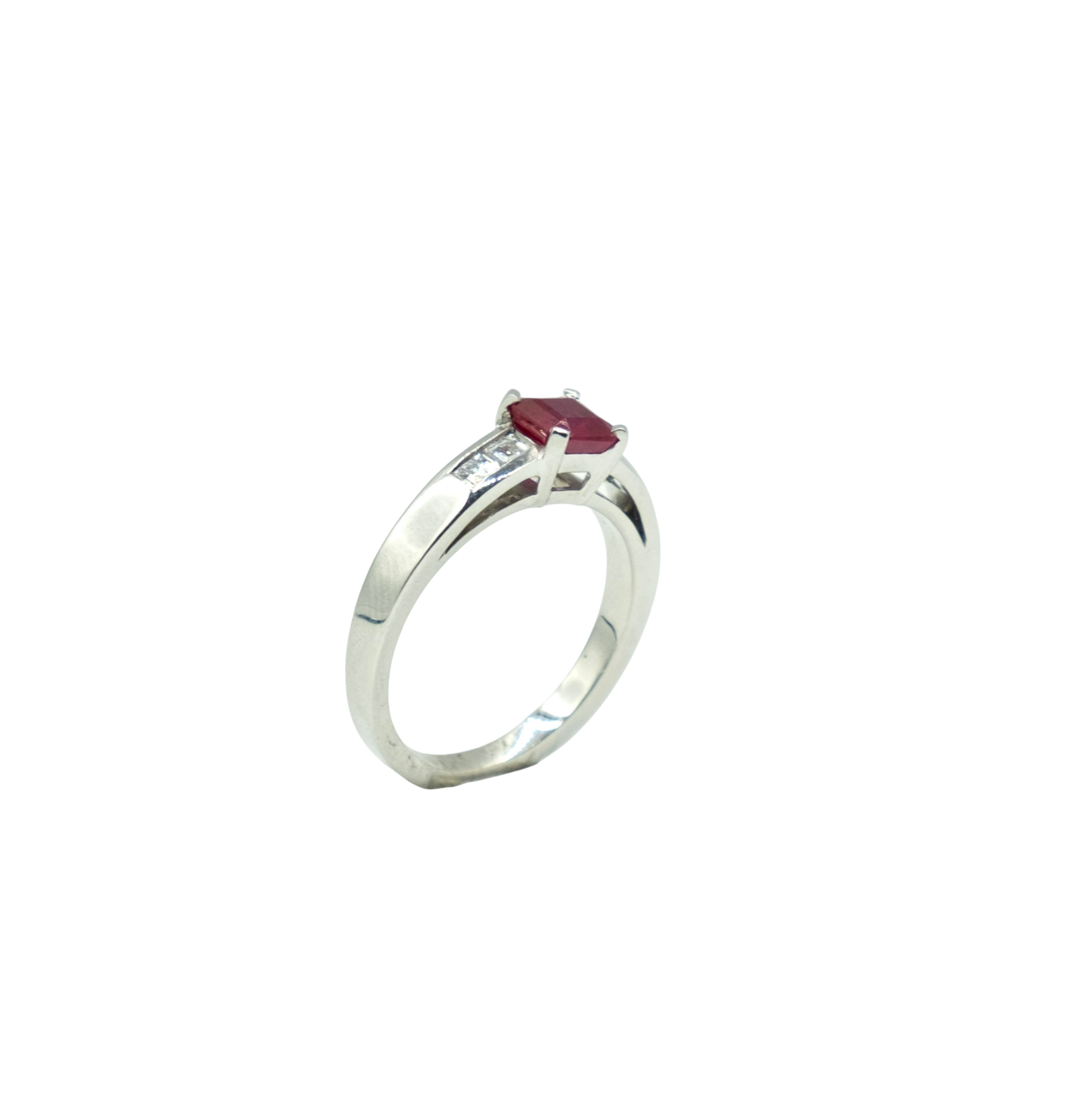 BAGUE RUBIS CENTRAL ET DIAMANTS EN OR GRIS – Image 2