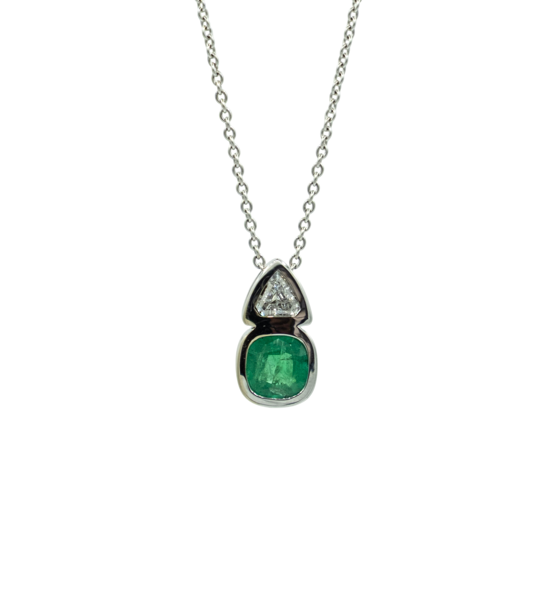 PENDENTIF EN OR GRIS AVEC EMERAUDE ET DIAMANT