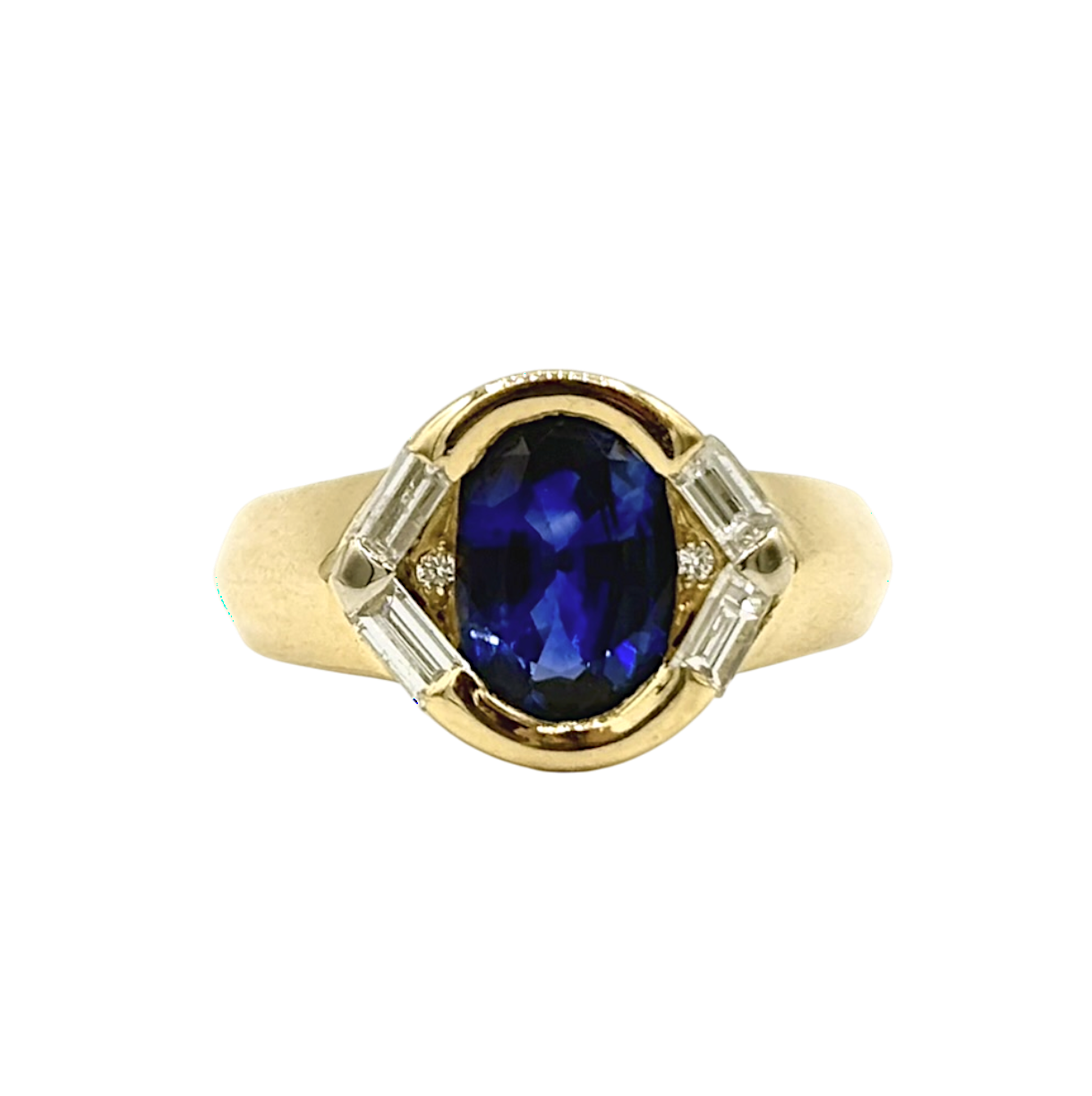 BAGUE EN OR JAUNE AVEC SAPHIR CENTRAL ET DIAMANTS BAGUETTE