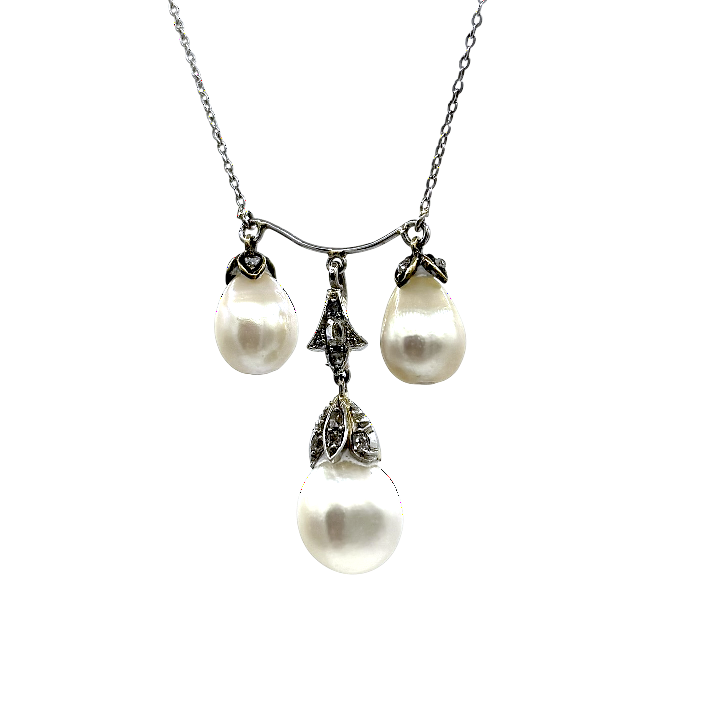 COLLIER EN OR ET PLATINE PERLES FINES ET DIAMANTS