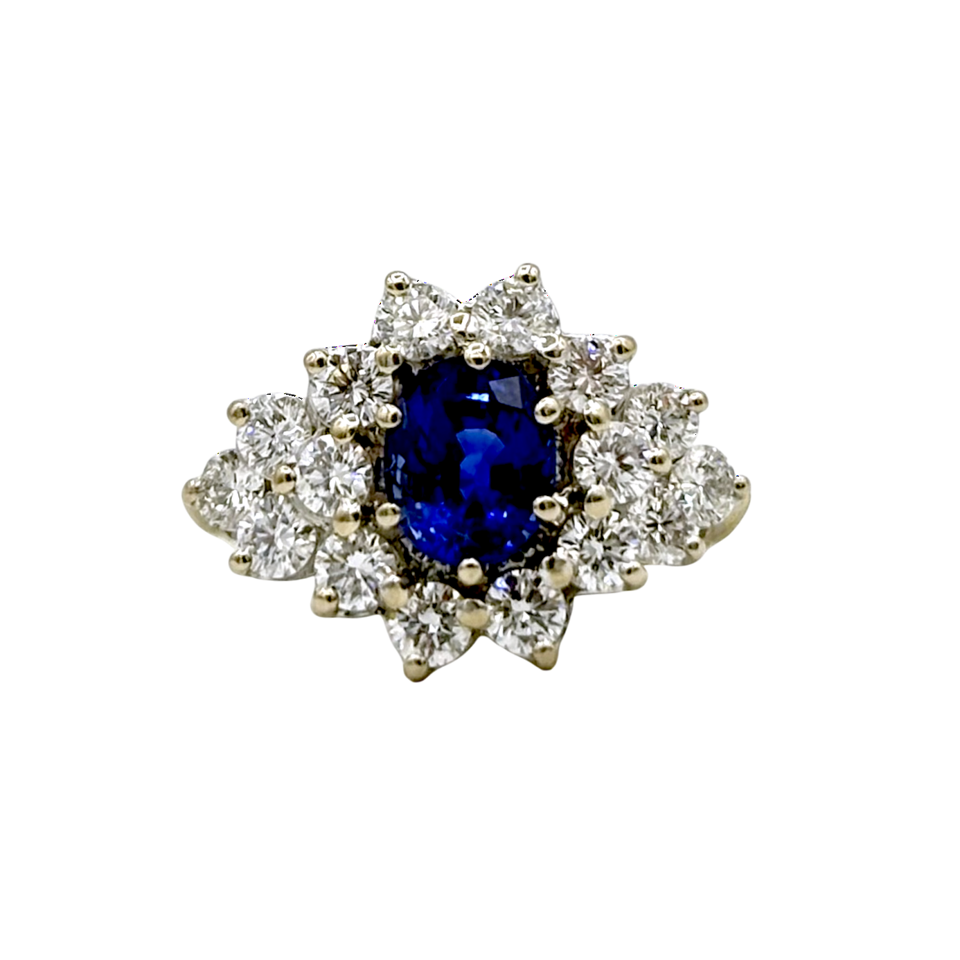 BAGUE ENTOURAGE EN OR GRIS SAPHIR CENTRAL ET DIAMANTS