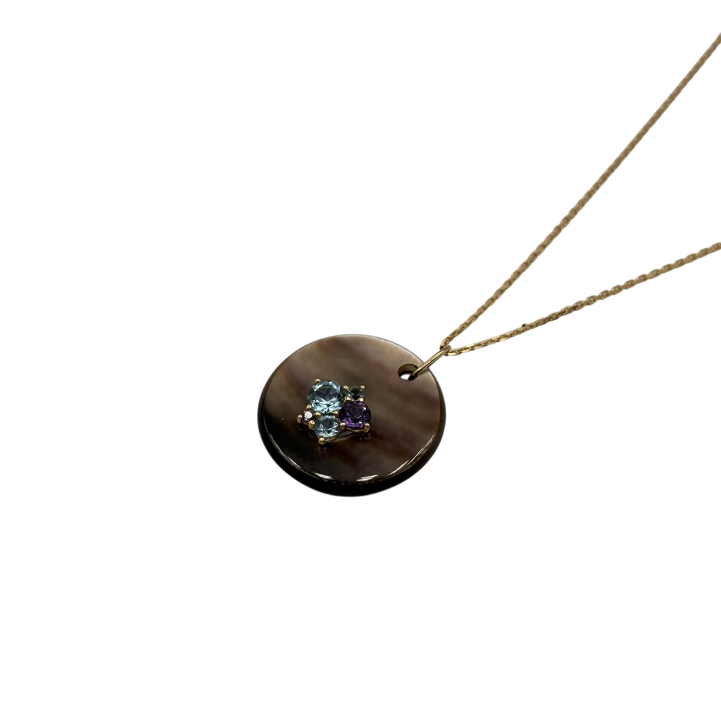 PENDENTIF NACRÉ NOIR ET PIERRES