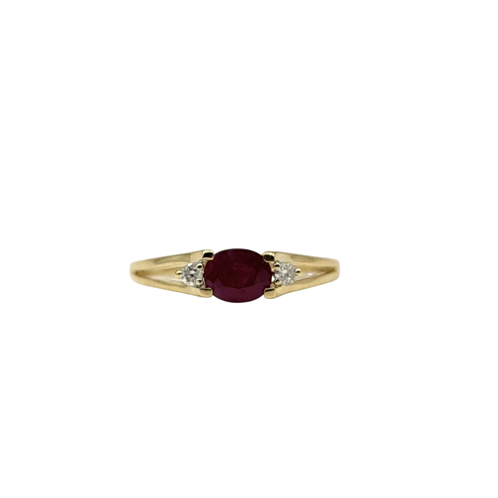 BAGUE EN OR JAUNE RUBIS OVALE ET DIAMANTS